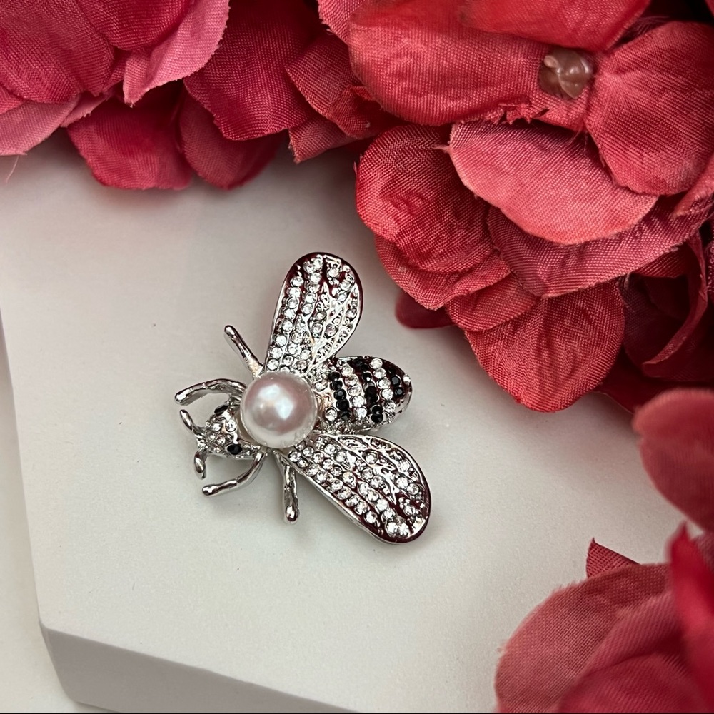 Silver Crystal Bumblebee Pearl Brooch Lapel Pin - Picture 6 of 16